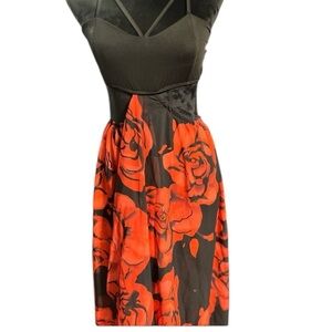 ❤️🖤NWOT-SEXY BLACK WITH RED ROSES DRESS WITH OPEN SIDES SZ M ❤️🖤
